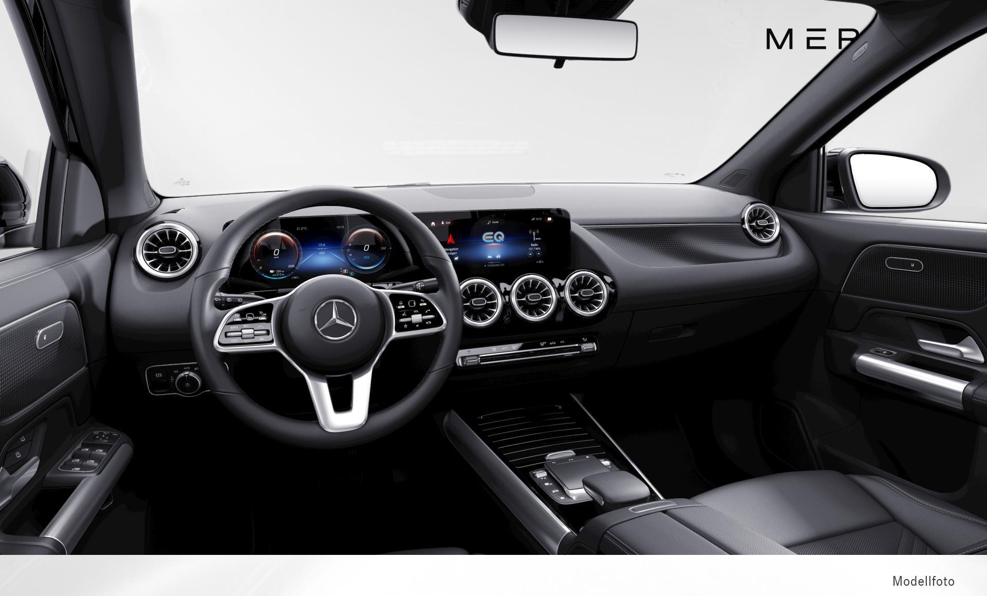 Mercedes-Benz - EQA 300 4Matic / Distronic